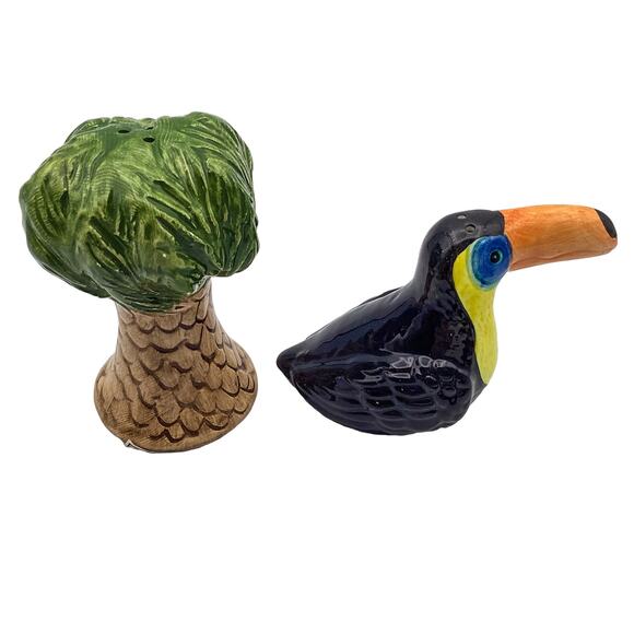 Vintage Cardinal Inc. Salt & Pepper Shakers: Hand-Painted Toucan & Tree Set - Picture 4 of 6